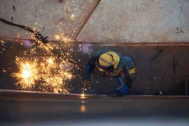 Аутсорсинг сварщиков на стройку